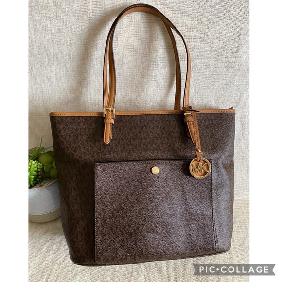 Michael Kors Handbags - ‼️Weekend✨SALE✨‼️Michael Kors Tote Bag